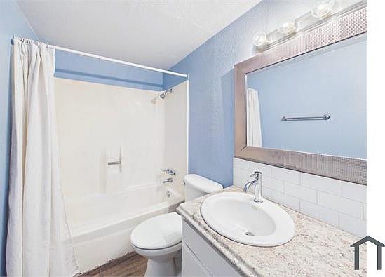 3rd image of 2302 E Side Dr APT 23