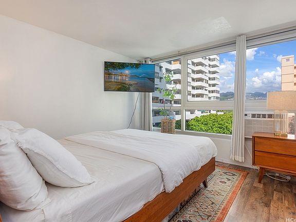 4th image of 2421 Tusitala St APT 401