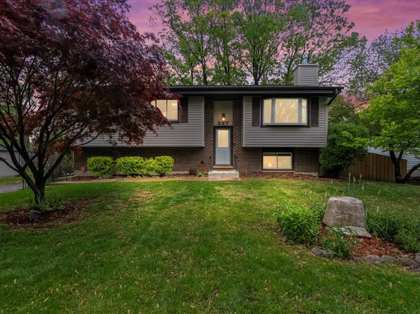 917 N Coolidge Ave, Palatine, IL 60067