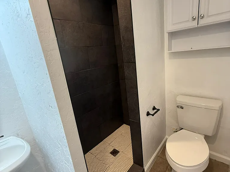 1803 NW Hoover Ave — Photo 13