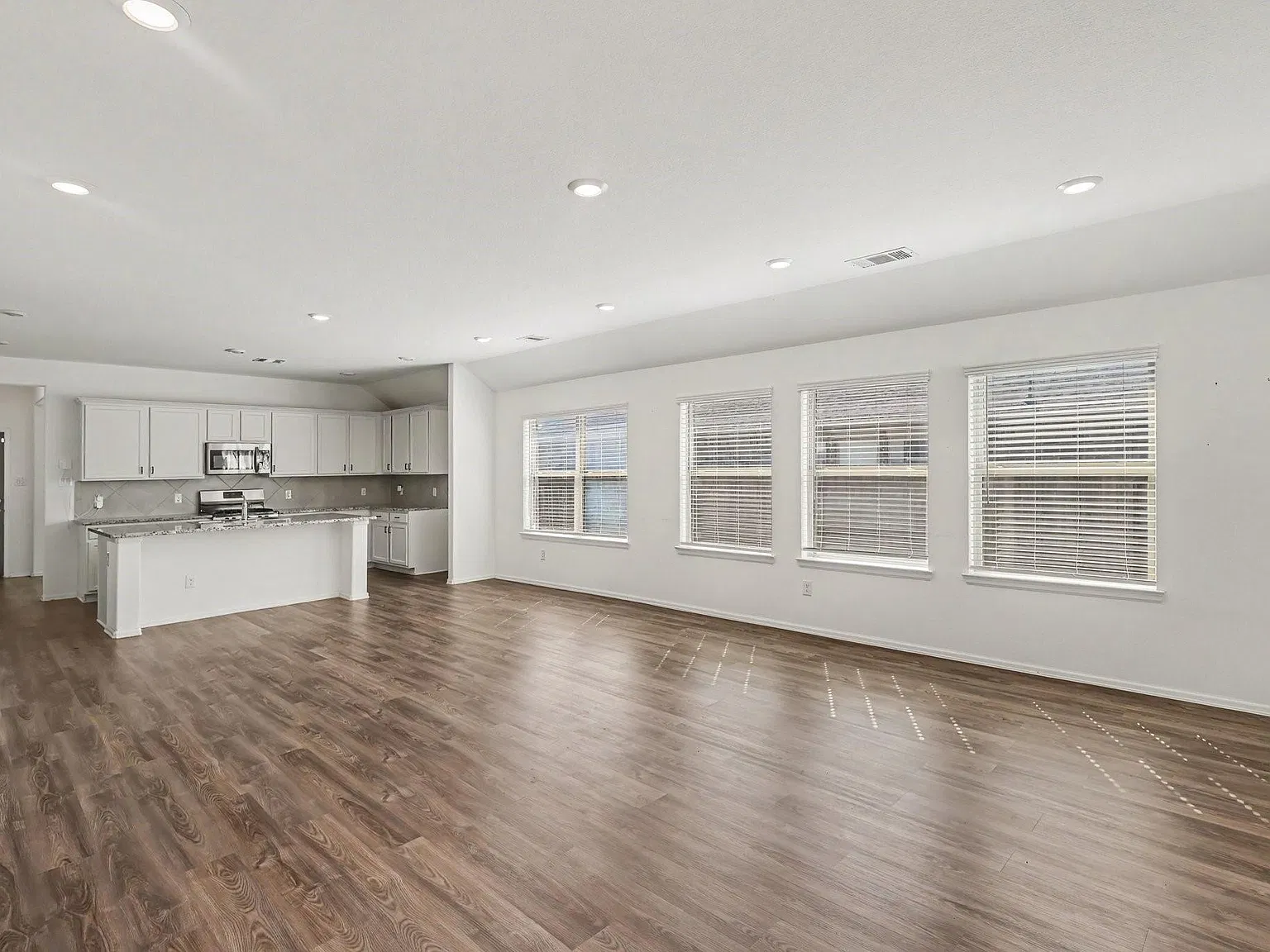 4 bed, 2.0 bath, 1953 sqft, $2,250 — Photo 2