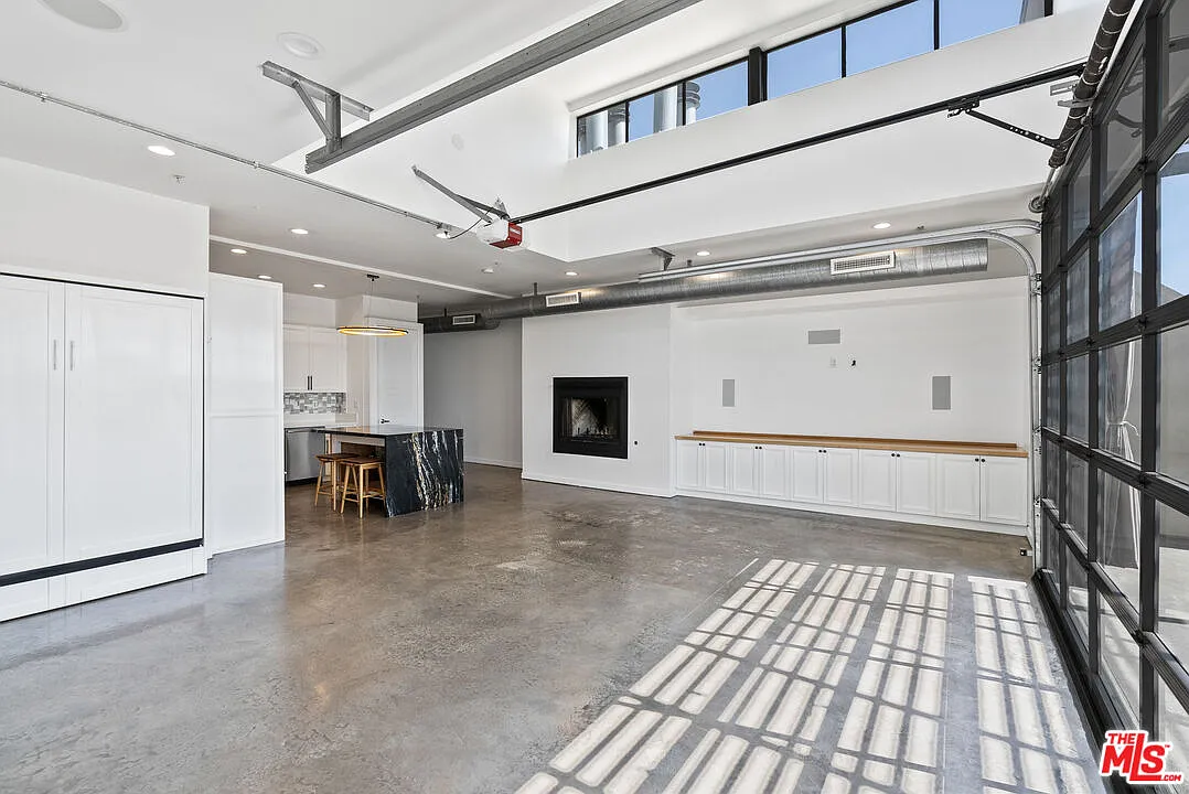 1 bed, 2.0 bath, 1380 sqft, $6,000 — Photo 4