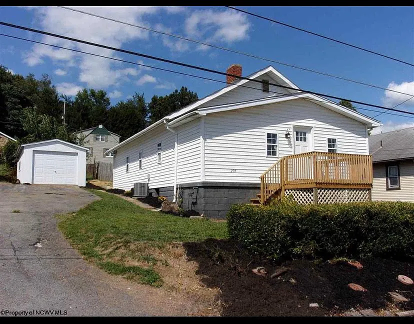 204 Violet St photo 1