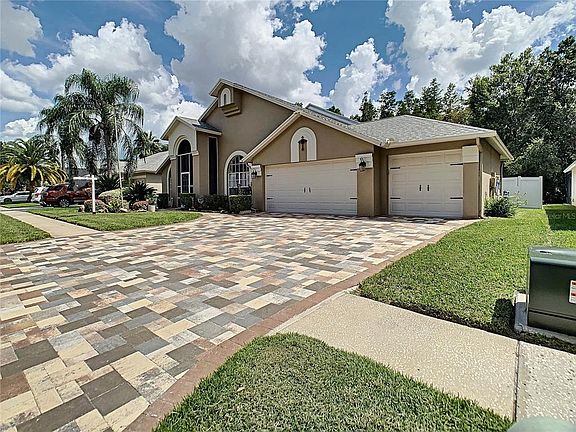 3rd image of 10004 Colonnade Dr