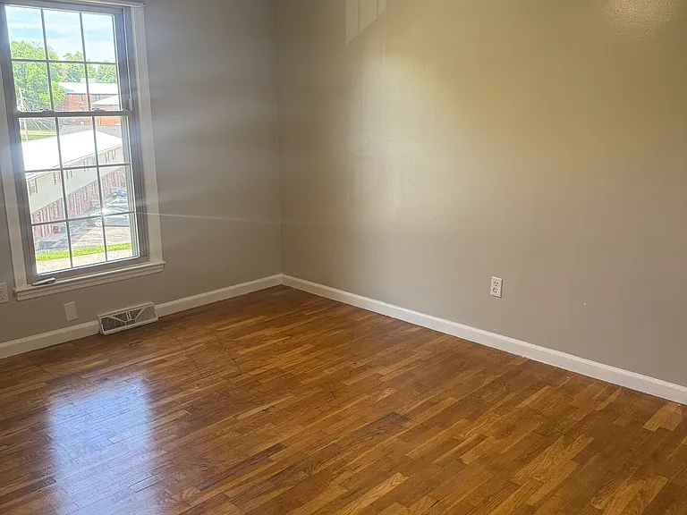 108 Deepwood Dr — Photo 8