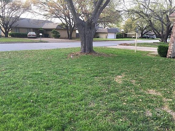 3rd image of 7609 Marlborough Dr W