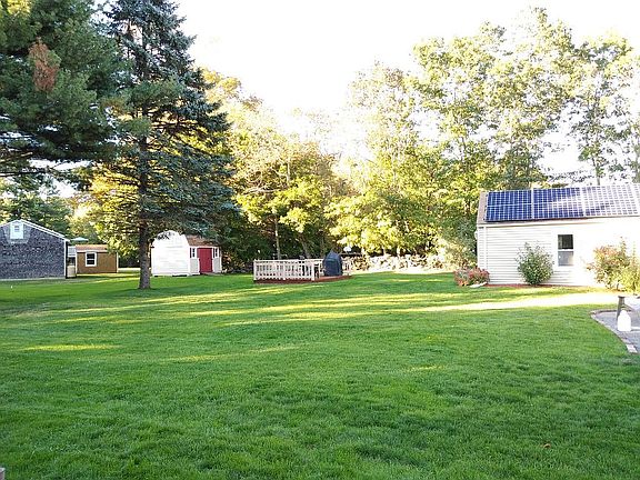5th image of 768 Summer St