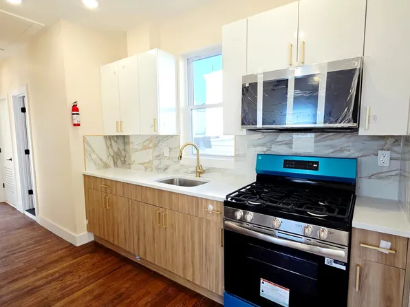 165 Danforth Avenue image 1 of 18