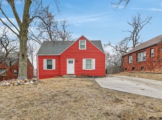 948 65th St, Windsor Heights, IA 50324