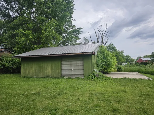 117 N Spring St, Franklin Grove, IL 61031