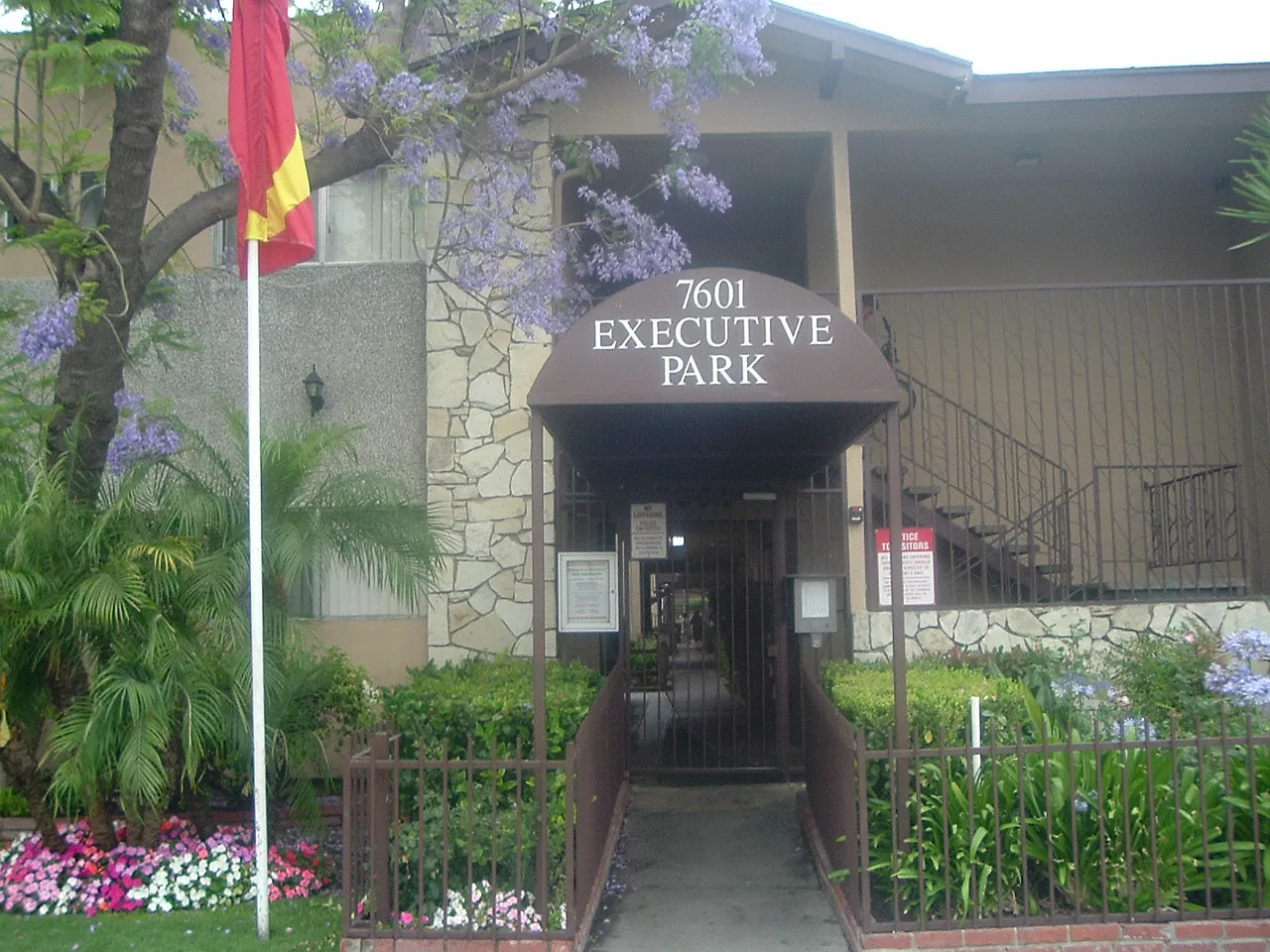 Executive Park Apartments — Photo 1