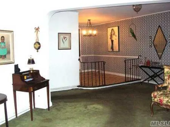 69-40 Yellowstone Boulevard image 1 of 9