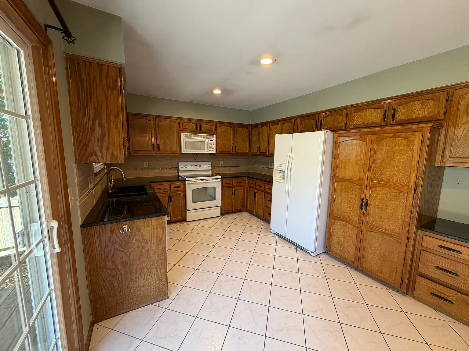 2 bed, 1300 sqft, $1,800 — Photo 3
