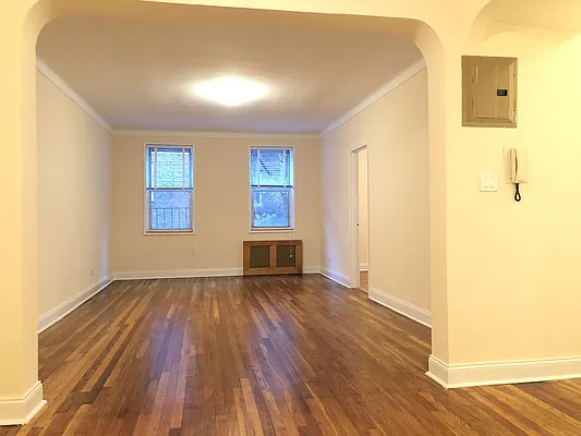 Rented by Kew Forest Realty Inc | media 16