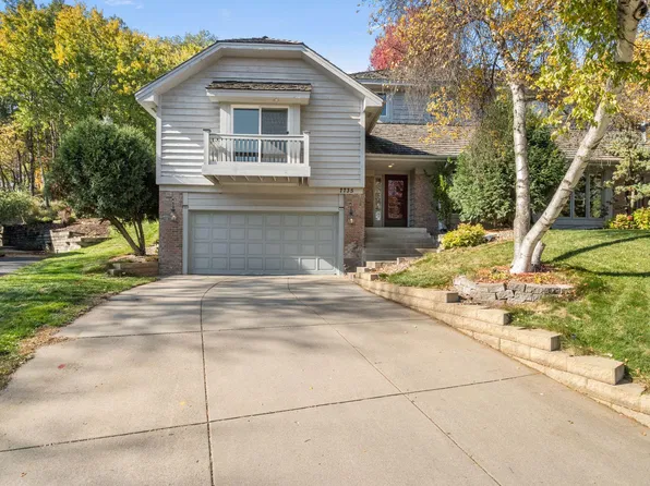 7735 Tanglewood Ct, Edina, MN 55439