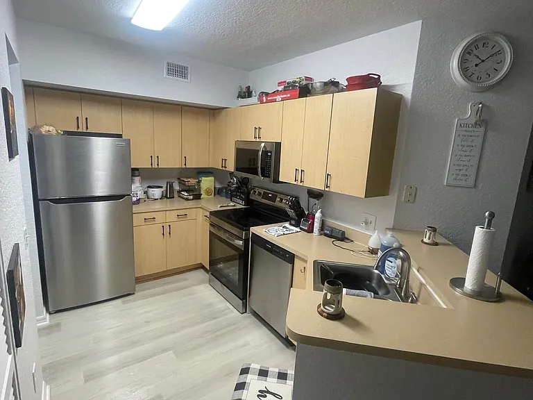 2202 Belmont Ln #2202 — Photo 2