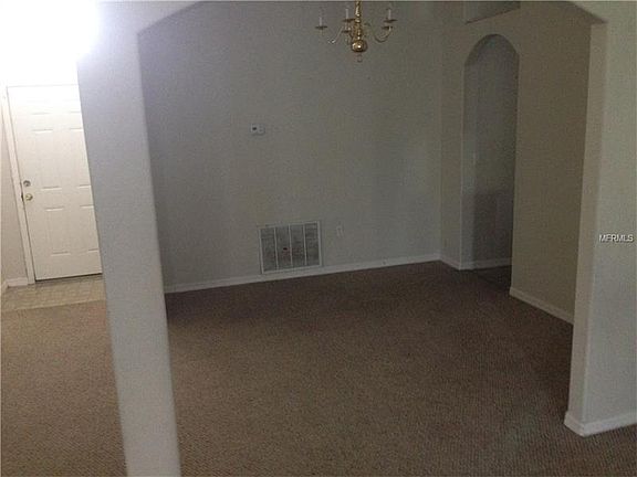 2nd image of 606 Lyndsey Ln