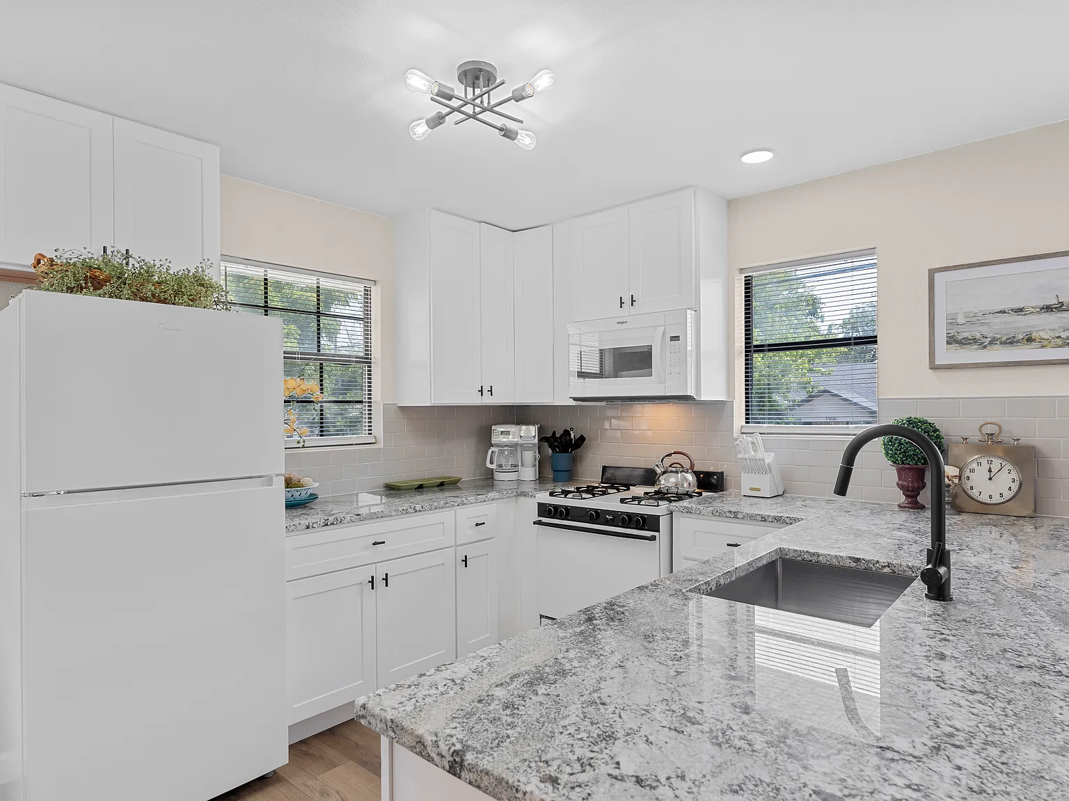 1505 N College St — Photo 2