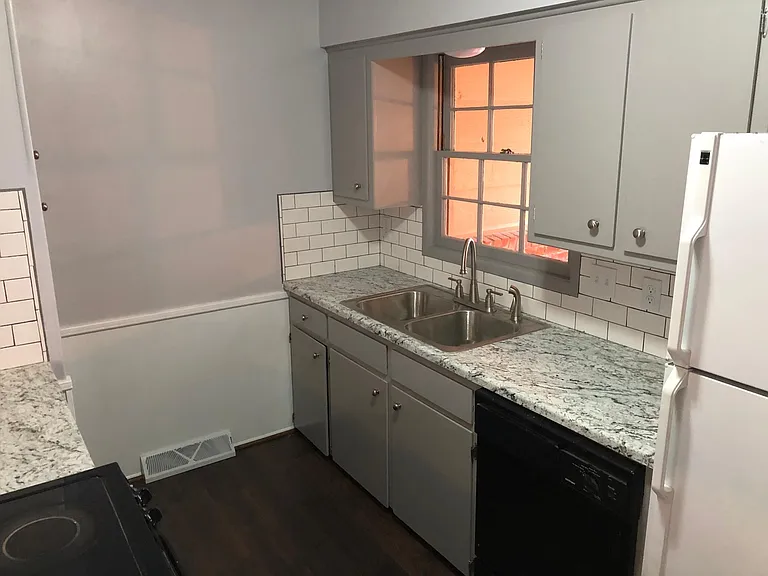 Kitchen - window to front porch