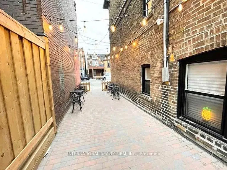 1094 College St #11 — Photo 14