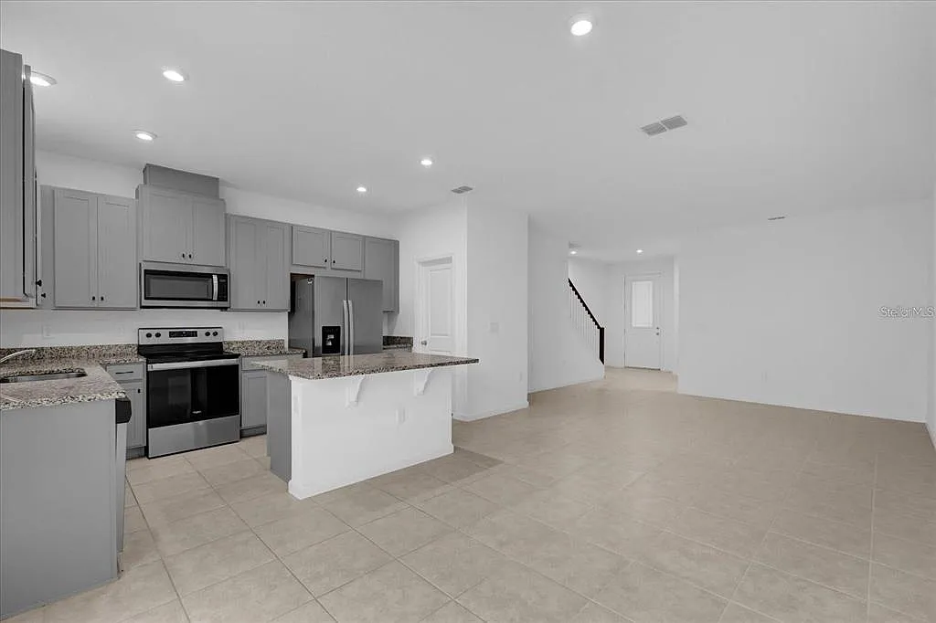 3 bed, 2.5 bath, 1550 sqft, $2,500 — Photo 3