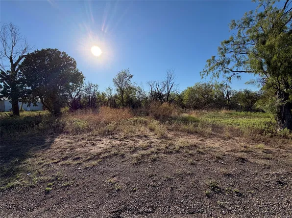 815 E 5th St, Coleman, TX 76834