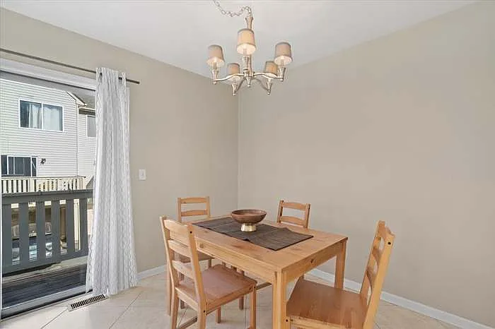 18630 W Sterling Ct — Photo 12