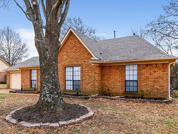 3rd image of 7935 Sandywood Ln