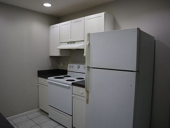 3rd image of 1582 Lavilla St