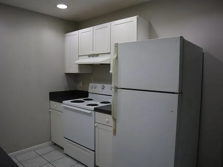 1582 Lavilla St — Photo 3