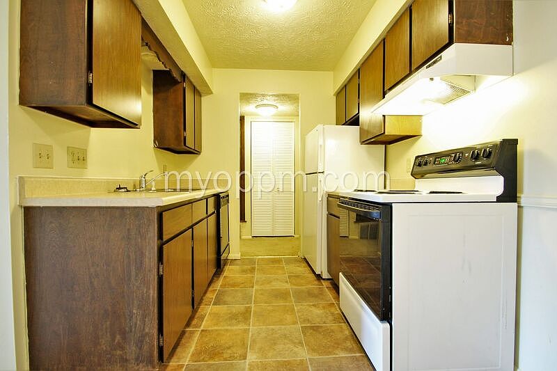 2nd image of 824 Lincoln Rd APT 306