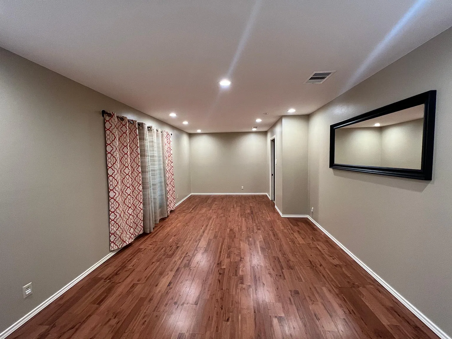 3 bed, 1726 sqft, $1,950 — Photo 2