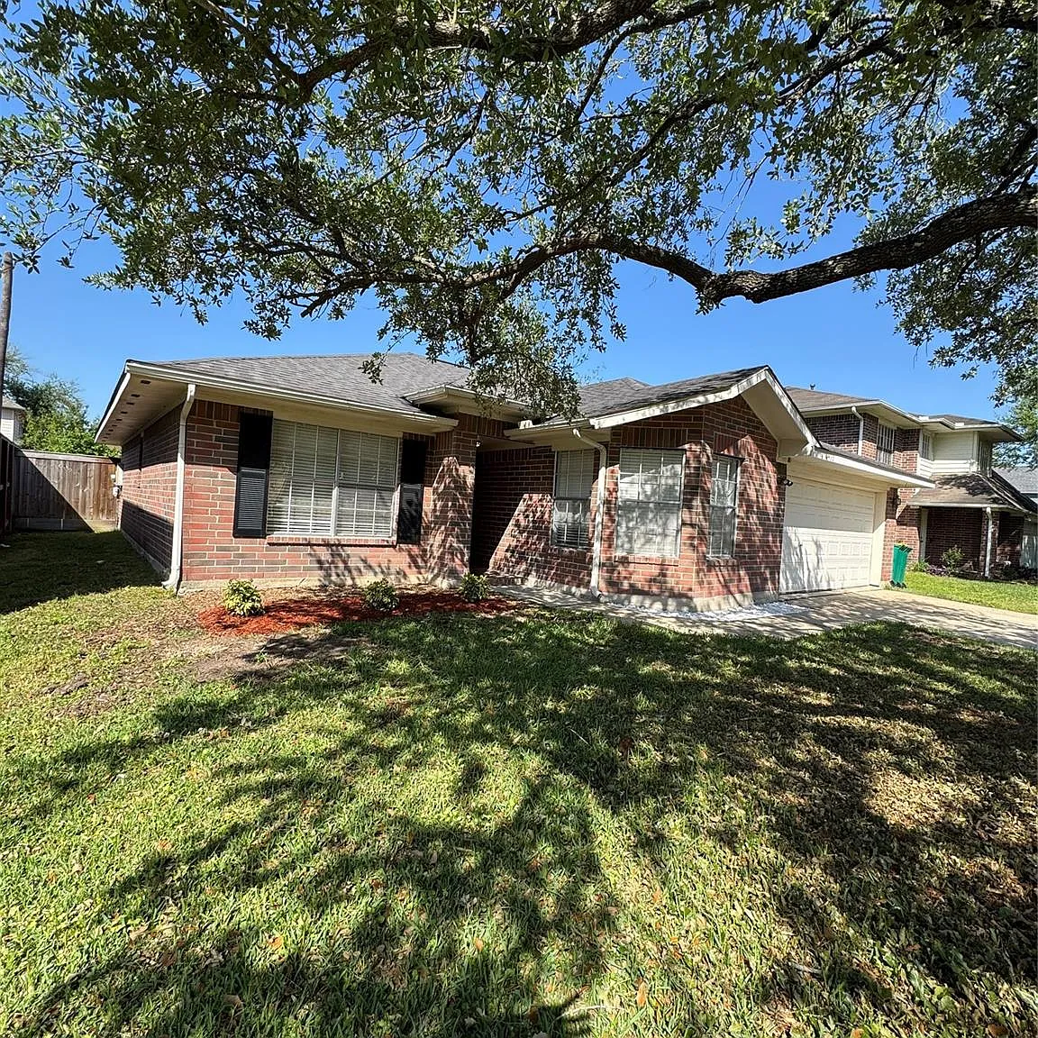 3 bed, 2.0 bath, 1494 sqft, $2,000 — Photo 2