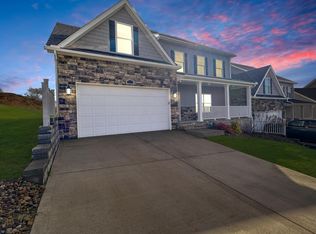 214 Red Oak Ln, Morgantown, WV 26501