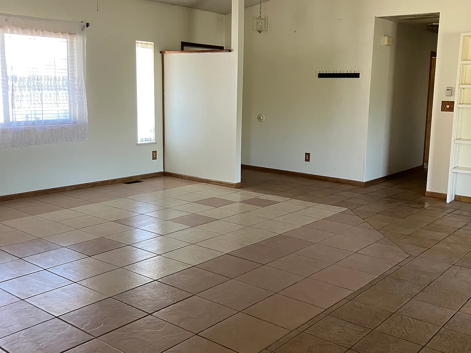 3 bed, 1900 sqft, $2,750 — Photo 3