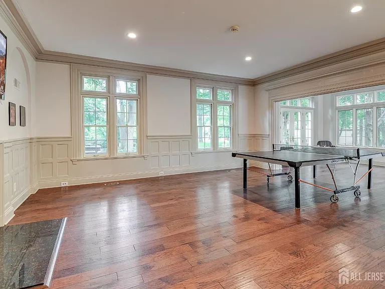 537 Sayre Dr — Photo 9