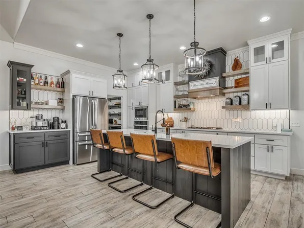 10101 Oakwood Dr, Edmond, OK 73025