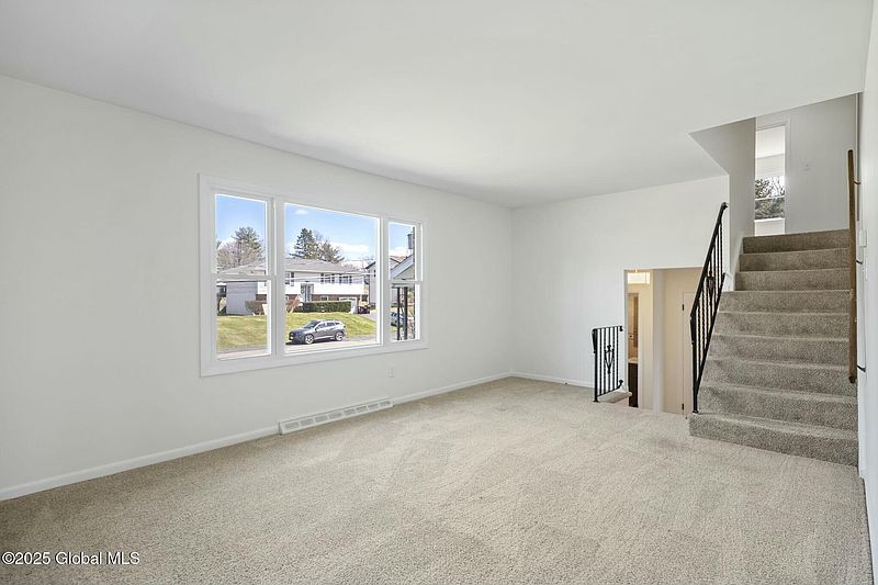 4th image of 71 Fairlawn Drive