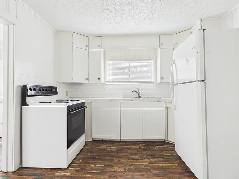 138 Watson St — Photo 10