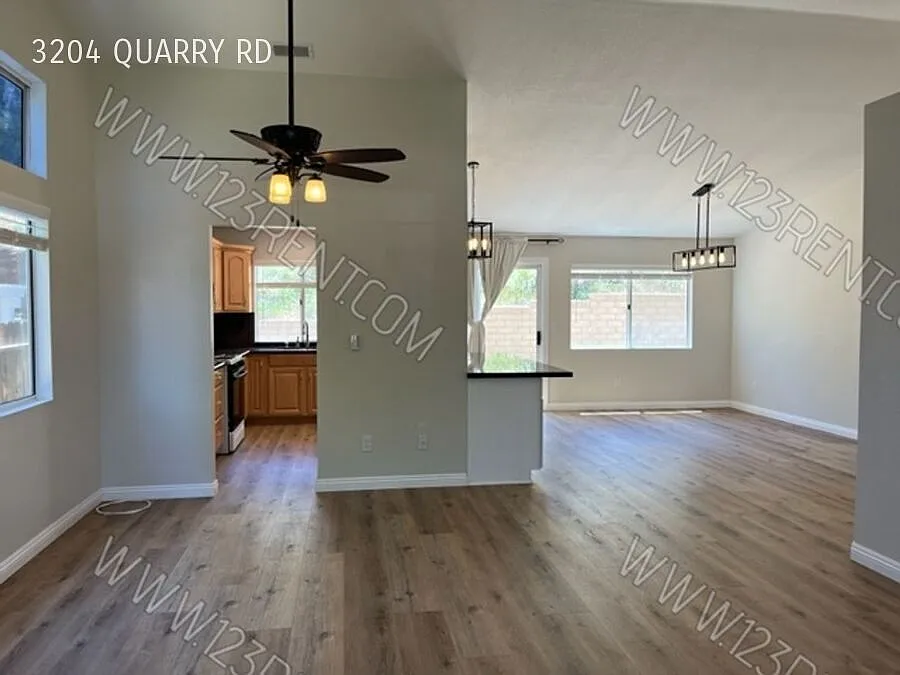 Upgraded 3bd/2bth East Palmdale Home W/Solar — Photo 2