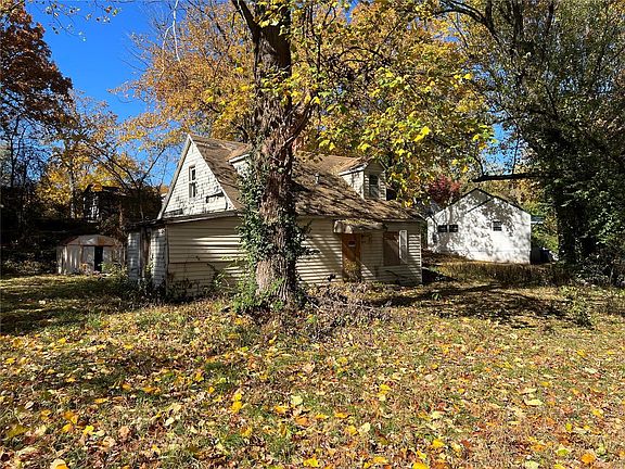 2nd image of 813 E Park Manor Blvd