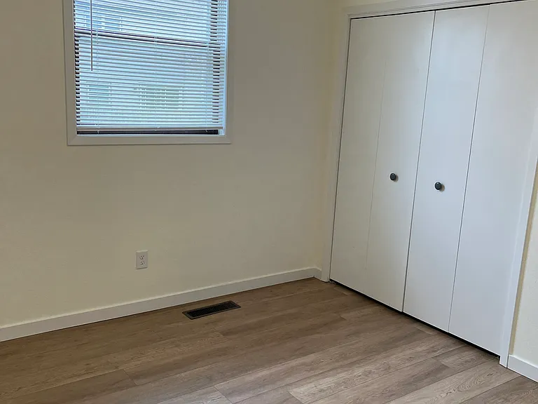 1468 Eastview Dr — Photo 14