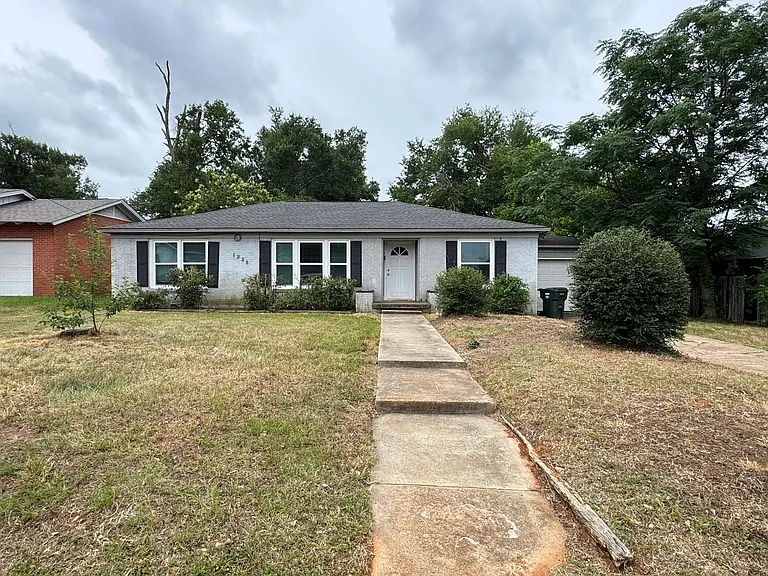 1225 San Antonio St — Photo 1