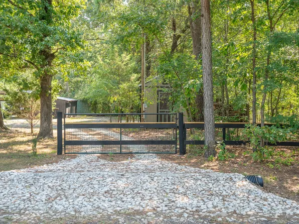 121 County Road 2201, Hooks, TX 75561