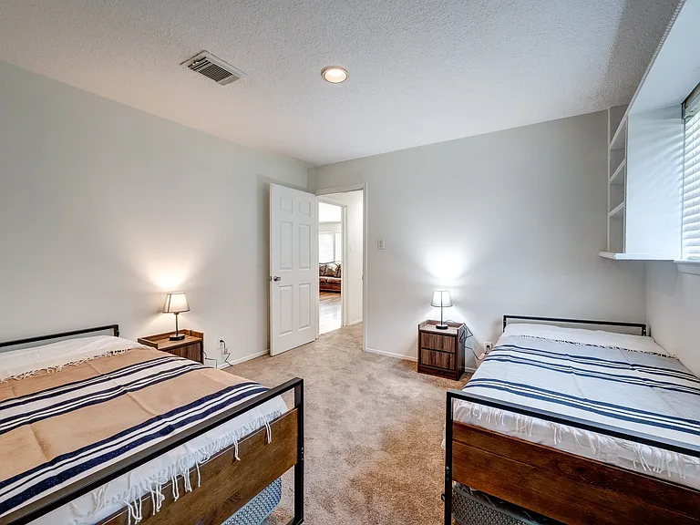 1722 S Kirkwood Rd — Photo 47