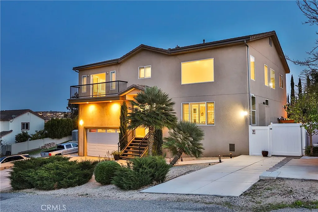 5 bed, 2857 sqft, $5,600 — Photo 2