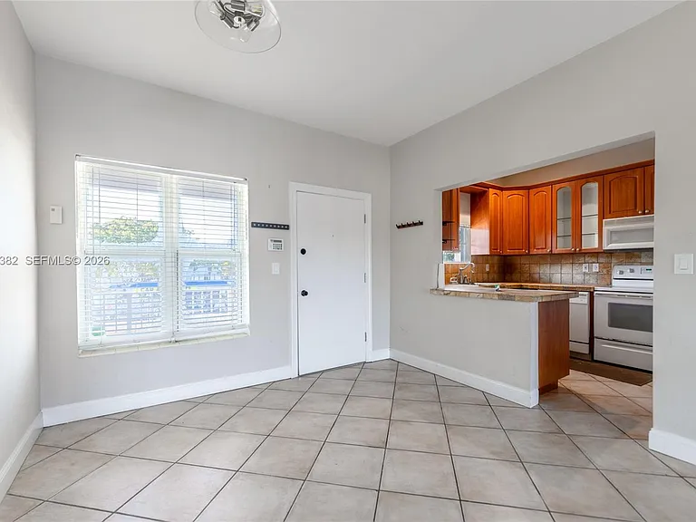 2225 NE 123rd St #215 — Photo 9