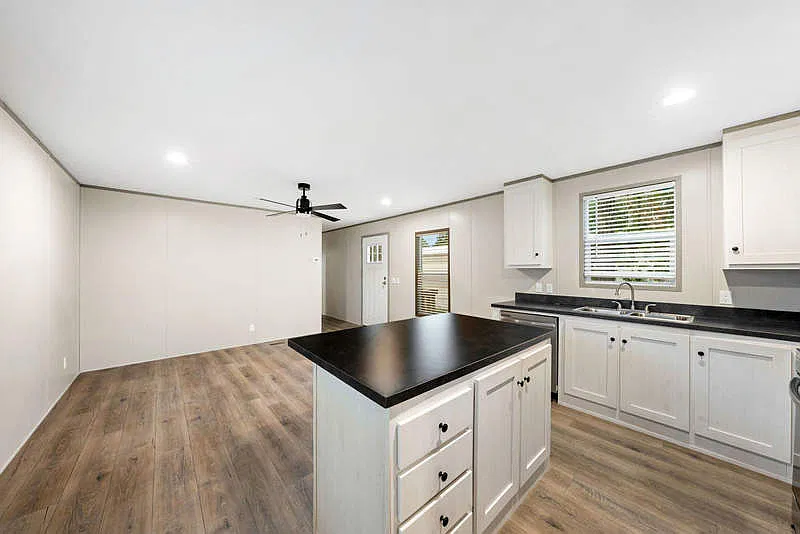 3 bed, 2.0 bath, 1056 sqft, $1,499 — Photo 3