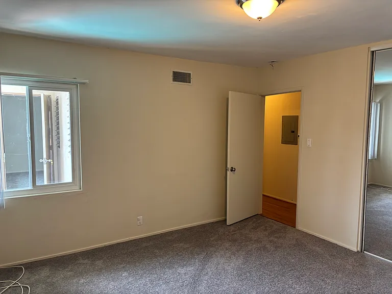 915 Ocean Ave #302 — Photo 10