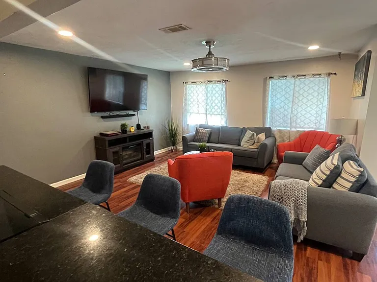 1337 Airport Dr #G2 — Photo 2